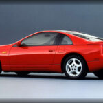El 300ZX incorporó suspensión multi-link en ambos ejes, una configuración poco habitual incluso entre deportivos de mayor precio. Este sistema mejoraba el comportamiento dinámico, reducía balanceos y ofrecía un equilibrio brillante entre deportividad y confort.
