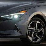 El Hyundai Elantra Hybrid ofrece una interesante combinación de eficiencia, equipamiento competitivo y una cobertura de garantía especialmente atractiva frente a varios rivales directos.