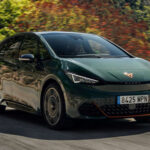 El Cupra Born VZ entrega 322 CV y 402 lb-ft de par, logrando el 0-100 km/h en 5,7 segundos. Es el eléctrico más rápido basado en la plataforma MEB del grupo alemán.
