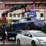 Modelos pioneros como el Prius apostaron por diseños extremadamente funcionales y poco agresivos visualmente. Esto provocó que muchas personas asociaran los híbridos con coches aburridos, simples y sin personalidad, una etiqueta que todavía persigue a varios modelos actuales pese a sus mejoras estéticas.