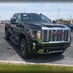 La GMC Sierra 2500HD ofrece una experiencia más premium dentro del segmento heavy-duty. Buen confort, tecnología moderna y resistencia mecánica justifican su gran reputación.