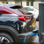Debates en foros como Reddit muestran un creciente interés por la movilidad eléctrica. Cientos de usuarios comparten experiencias personales que explican qué factores les llevaron finalmente a considerar abandonar motores térmicos.