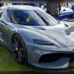 El Koenigsegg Gemera rompe todas las reglas conocidas. Cuatro plazas, sistema híbrido, tracción total y cifras de rendimiento propias de un hipercoche extremo. Su capacidad para ofrecer comodidad y aceleración absurda en el mismo paquete lo convierte en uno de los coches más sorprendentes jamás fabricados.