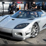 El boxeador Floyd Mayweather Jr. ha convertido la ostentación en una seña de identidad. Su colección incluye varios Bugatti Chiron, Bugatti Veyron, un exclusivo Koenigsegg CCXR Trevita y modelos como el Pagani Huayra o el Ferrari Enzo.
