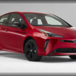 El Toyota Prius celebró dos décadas de uno de los híbridos más importantes de la historia. Mantiene el sistema híbrido probado de Toyota, consumos extremadamente bajos y una fiabilidad sobresaliente, además de detalles exclusivos de diseño.
