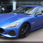 El Maserati GranTurismo ha sabido mantenerse como uno de los GT más carismáticos de las últimas décadas. Su diseño atemporal sigue llamando la atención años después de su lanzamiento, mientras que su motor V8 aporta una banda sonora inconfundible. El interior combina lujo, confort y deportividad para afrontar viajes de larga distancia con total distinción.