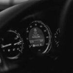 Avisos de cinturón, mantenimiento de carril, proximidad y múltiples asistentes generan una auténtica saturación sonora. El problema es que tantos sonidos repetitivos pueden hacer que el conductor termine ignorando alertas realmente importantes.