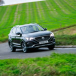 El MG ZS ya supera el millón de unidades vendidas desde 2017, impulsado por precios competitivos y fuerte presencia en mercados como Reino Unido y China. Es el mayor éxito comercial moderno de MG.