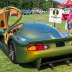 El Panoz Esperante GTR-1 nació prácticamente como requisito de homologación para competir en FIA GT1. Solo se fabricó una unidad legal para carretera, convirtiéndolo en una rareza absoluta. Su esencia era la de un coche de competición adaptado mínimamente al uso civil.
