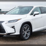 Dentro del segmento de los SUV de lujo, pocos modelos pueden competir con la reputación del Lexus RX. Este vehículo combina refinamiento, confort y una calidad de fabricación sobresaliente que le permite alcanzar kilometrajes muy elevados sin sufrir averías importantes. Numerosos propietarios han superado los 400.000 kilómetros manteniendo intacta gran parte de la experiencia de conducción original, algo poco habitual en el segmento premium.