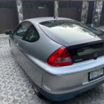 El primer Honda Insight (2000-2006) llamó la atención por su diseño futurista y enfoque ecológico. Sin embargo, las baterías híbridas mostraron una durabilidad muy inferior a la esperada y sus elevados costes de reemplazo terminaron afectando su popularidad.
