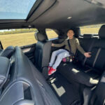 El Mazda CX-90 2026 parte desde 38.000 dólares y aporta una experiencia de conducción más dinámica que muchos rivales. Combina diseño premium, calidad interior y soluciones prácticas para familias.