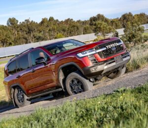 El Toyota Land Cruiser más deseado del mundo ahora es híbrido y mucho más poderoso.