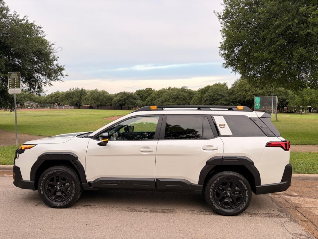 Lateral de un Subaru Outback 2026