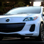 Mazda ha conseguido combinar como pocas marcas una conducción divertida con una ingeniería extremadamente robusta. Modelos como el Mazda3 y el Mazda6 han demostrado una extraordinaria longevidad, registrando pocos problemas mecánicos incluso después de muchos años de uso. Su apuesta por la calidad de fabricación y la simplicidad técnica sigue siendo una de las claves de su éxito.