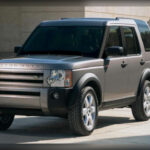 El Land Rover Discovery mantiene una excelente reputación por su refinamiento y sus aptitudes fuera del asfalto. Sin embargo, su elevado precio de compra se ve acompañado por unos costes de mantenimiento y reparación que continúan generando preocupación entre muchos propietarios. Para quienes priorizan el valor a largo plazo, existen alternativas que ofrecen características similares por menos dinero.