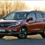 El Honda CR-V es uno de los SUV más vendidos y valorados por su fiabilidad, pero precisamente esa popularidad lo convierte en un objetivo habitual para los delincuentes. Según los datos recopilados, el modelo más robado fue el de 2001, con alrededor de 13.832 unidades sustraídas, principalmente por la alta demanda de sus componentes en el mercado de recambios.