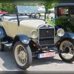 El Ford Model A representó un enorme avance respecto a su predecesor al ofrecer mayor confort, mejores prestaciones y un diseño mucho más atractivo. Llegó en un momento en el que cada vez más familias comenzaban a disfrutar del automóvil como medio de transporte, convirtiéndose en uno de los grandes símbolos del crecimiento de la movilidad en Estados Unidos durante las primeras décadas del siglo XX.