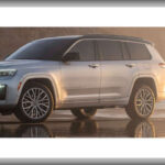 El Jeep Grand Cherokee 4xe combina lujo, capacidades todoterreno y tecnología híbrida enchufable, pero también puede convertirse en una compra muy costosa. Desde su lanzamiento, ha sufrido una fuerte depreciación y ha estado involucrado en múltiples llamados a revisión relacionados con posibles riesgos de incendio en la batería de alto voltaje.

Su sofisticado sistema híbrido añade complejidad mecánica y electrónica, aumentando significativamente los costos de reparación cuando surgen problemas. Una vez fuera de garantía, cualquier intervención en el sistema eléctrico o en la batería puede representar una factura considerable.
