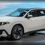El nuevo BMW iX3 será uno de los modelos más importantes de la firma alemana en la próxima década. Basado en la arquitectura Neue Klasse, incorporará una nueva generación de software, asistentes de conducción más avanzados y mejoras significativas en eficiencia y rendimiento, manteniendo el comportamiento dinámico característico de BMW.