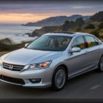 El Honda Accord se ha ganado la confianza de millones de conductores gracias a la robustez de sus motores y a una calidad de fabricación sobresaliente. Incluso después de años de uso diario, este modelo mantiene un excelente nivel de fiabilidad, convirtiéndose en una de las opciones favoritas para quienes buscan un coche duradero.
