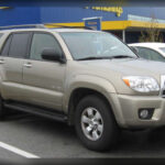 El Toyota 4Runner ha construido su reputación gracias a una estructura robusta y una extraordinaria longevidad. Su legión de seguidores y su historial de resistencia permiten que conserve gran parte de su valor incluso después de varios años de uso.