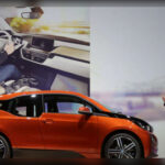 El nuevo BMW i3 se posiciona como el segundo modelo dentro de la arquitectura Neue Klasse, justo después del iX3. Este movimiento forma parte de la estrategia global de la firma alemana para expandir su gama de vehículos eléctricos en múltiples mercados y consolidar una nueva generación de productos más eficientes y tecnológicos.