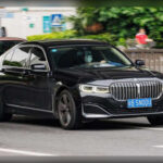 Como buque insignia de BMW, el Serie 7 ofrece una combinación sobresaliente de rendimiento, refinamiento y equipamiento tecnológico. No obstante, sus sofisticados sistemas electrónicos, motores complejos y componentes premium pueden generar gastos de mantenimiento muy superiores a los de una berlina convencional, incrementando notablemente el coste total de propiedad.