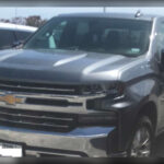 La Chevrolet Silverado 1500 Duramax Diesel 2026 sigue destacando como una de las camionetas más eficientes de su categoría. Equipada con el motor turbodiésel Duramax de 3.0 litros, alcanza alrededor de 26 MPG combinados, una cifra sobresaliente para un vehículo capaz de remolcar cargas importantes y recorrer largas distancias con total comodidad.
