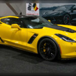 Vehículos como el Porsche 911 o el Chevrolet Corvette ofrecen una experiencia de conducción excepcional gracias a sus motores potentes y sofisticados sistemas de suspensión. No obstante, el mantenimiento de estos deportivos suele ser significativamente más caro debido a la complejidad de sus componentes y a la necesidad de revisiones frecuentes.