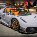 El Koenigsegg Jesko Absolut ha sido creado con un único objetivo: alcanzar una velocidad máxima superior a las 300 mph. Gracias a su motor V8 biturbo de 5.0 litros capaz de generar hasta 1.600 CV, este hiperdeportivo sueco combina una aceleración brutal con una aerodinámica optimizada para reducir al máximo la resistencia al aire.