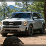 Aunque ya era uno de los SUV más valorados de su categoría, el Kia Telluride recibió una serie de mejoras que reforzaron aún más su posición. La actualización incorporó un diseño exterior renovado, nuevas tecnologías de conectividad y sistemas avanzados de asistencia al conductor. Gracias a estos cambios, el modelo coreano continúa siendo una de las referencias entre los SUV de tres filas de asientos.