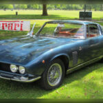 El Iso Grifo combinó lo mejor de dos mundos durante los años 60. Diseñado por Giorgetto Giugiaro, ofrecía una estética refinada propia de los grandes gran turismos italianos, mientras que bajo el capó montaba potentes motores V8 de origen Chevrolet. Su mezcla de lujo, prestaciones y exclusividad lo convierte en un candidato ideal para una resurrección moderna.