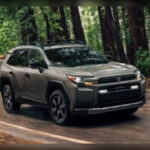 El Toyota RAV4 Hybrid se ha convertido en uno de los SUV compactos más deseados gracias a su bajo consumo de combustible y su probada fiabilidad. Estas cualidades mantienen una fuerte demanda en el mercado de ocasión, favoreciendo una depreciación muy reducida.