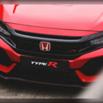 Honda lleva décadas construyendo una reputación envidiable gracias a su compromiso con la calidad y la eficiencia. Vehículos como el Civic y el Accord son conocidos por recorrer cientos de miles de kilómetros con un mantenimiento razonable, convirtiéndose en una apuesta segura para quienes buscan un coche fiable y económico de mantener.