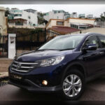 El habitáculo del CR-V continúa siendo uno de los más valorados de su categoría. Su amplio espacio para pasajeros y carga lo convierte en una opción especialmente atractiva para familias y usuarios que buscan un vehículo práctico para el día a día sin renunciar al confort.