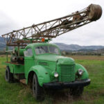 Aunque la marca es más conocida por sus tractores, las camionetas de International Harvester también dejaron una huella imborrable en el mundo rural. Modelos como la Scout, Travelall y las pick-ups IH ofrecían una combinación de resistencia, capacidad de remolque y motores diseñados para soportar largas jornadas de trabajo. Incluso después de que la marca abandonara el mercado en 1980, muchos propietarios siguieron manteniéndolas en funcionamiento.