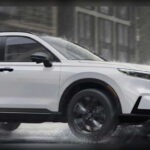 El Honda CR-V podría recibir una actualización profunda en 2027, con rumores de una nueva plataforma. Este modelo sigue siendo uno de los SUV familiares más importantes de Honda, destacando por su equilibrio entre espacio, confort y fiabilidad.