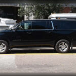 Modelos como el Ford Expedition o el Chevrolet Suburban destacan por su enorme espacio interior y sus capacidades para viajar en familia. Sin embargo, su elevado consumo de combustible y el mayor desgaste de componentes como neumáticos y frenos generan gastos constantes que afectan directamente al bolsillo.
