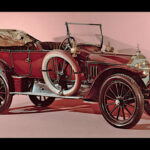 El Mercedes-Knight rompió con la tradición de la marca al incorporar motores desarrollados bajo licencia por el inventor estadounidense Charles Yale Knight. Sus innovadores motores de válvulas deslizantes destacaban por su extraordinario silencio de funcionamiento, aunque también eran complejos de fabricar y mantener, lo que terminó limitando su éxito comercial y provocando el abandono de esta tecnología pocos años después.