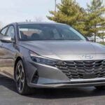 El Hyundai Elantra acumuló 19.602 robos, situándose entre los vehículos más sustraídos de Estados Unidos. El modelo de 2017 fue el más afectado, principalmente porque algunas versiones carecían de inmovilizador electrónico, permitiendo a los ladrones vulnerar el sistema de arranque con relativa facilidad.