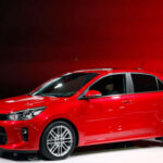 El Kia Rio 2020 fue uno de los modelos más afectados por la escasez de vehículos nuevos. Con un precio inicial de 16.566 dólares, algunas unidades usadas alcanzaron 20.590 dólares. Su eficiente motor, capaz de lograr hasta 41 millas por galón en carretera, y la garantía ofrecida por Kia contribuyeron a mantener una elevada demanda incluso en el mercado de ocasión.