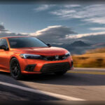 El Honda Civic Si se convirtió en un fenómeno durante el auge de la cultura de las preparaciones japonesas y los deportivos compactos. Su motor de altas revoluciones, su precio accesible y su enorme potencial de modificación atrajeron a una generación entera de aficionados. El modelo ayudó a popularizar el movimiento sport compact y consolidó la reputación deportiva de Honda entre los jóvenes conductores.