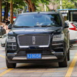 La marca premium Lincoln presenta una de las depreciaciones más elevadas dentro del segmento de lujo. SUV como el Navigator, Aviator y Nautilus pueden perder más de la mitad de su valor original en apenas cinco años. Esta situación reduce significativamente su atractivo financiero frente a otras alternativas premium con mejor comportamiento en reventa.