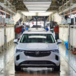 Buick cierra esta lista como una de las marcas con peor conservación de valor. Sus vehículos suelen registrar descensos importantes en el mercado de ocasión, situándose regularmente entre los fabricantes con menor retención de precio. Aunque algunos modelos destacan por confort y equipamiento, su depreciación sigue siendo uno de sus principales puntos débiles.