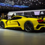 El Hennessey Venom GT utilizó una base derivada del Lotus Exige para crear una de las máquinas más extremas de su generación. Con un peso muy contenido y un motor V8 biturbo de más de 1.200 CV, logró alcanzar velocidades cercanas a los 435 km/h. Su producción limitada y sus impresionantes registros de aceleración y velocidad máxima lo han convertido en uno de los hiperdeportivos más exclusivos y admirados de la historia reciente.