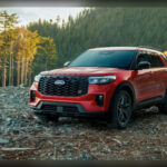 Durante años, el Ford Explorer ha sido uno de los SUVs familiares más populares del mercado. Sin embargo, varios modelos recientes presentan una depreciación considerable y costos operativos más altos de lo esperado.

Las versiones con tracción integral consumen bastante combustible en comparación con alternativas híbridas modernas, lo que incrementa el gasto a largo plazo. Sumado a la pérdida de valor y a posibles costos de mantenimiento, el Explorer puede terminar costando mucho más de lo que su precio de compra inicial sugiere.