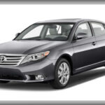 Cerrando la lista aparece el Toyota Avalon, un sedán de enfoque más premium que conserva la reconocida fiabilidad de Toyota. Su coste medio de mantenimiento alcanza los 149 dólares, una cifra muy competitiva para un vehículo de su tamaño y nivel de equipamiento, convirtiéndolo en una excelente alternativa para quienes buscan comodidad y durabilidad.