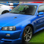 El Nissan Skyline GT-R R34 alcanzó el estatus de leyenda gracias a su presencia en videojuegos, películas y competiciones. Conocido mundialmente como 