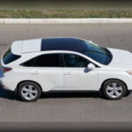 Dentro del segmento de lujo, el Lexus RX Hybrid destaca por ofrecer una combinación difícil de igualar entre confort, eficiencia y fiabilidad. Estas cualidades lo sitúan entre los vehículos premium con mejor comportamiento en el mercado de segunda mano.